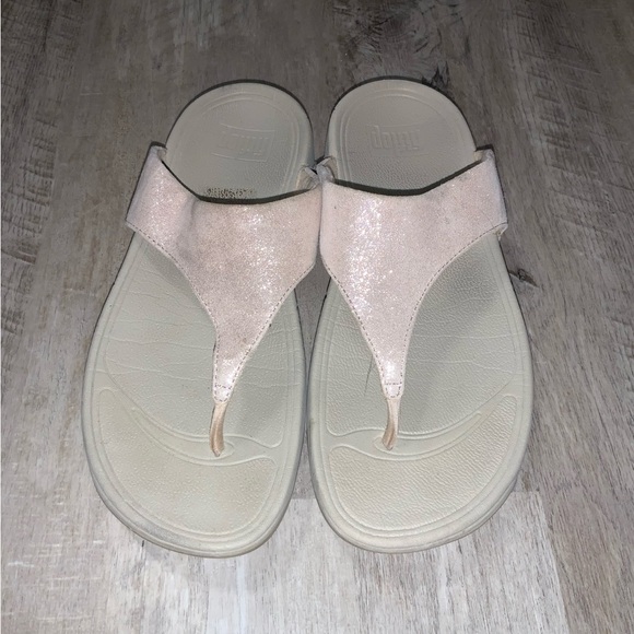 (Bin 32) Fitflop, 1.5in wedge flipflop in pink/white, Size 8.5 - Picture 1 of 3